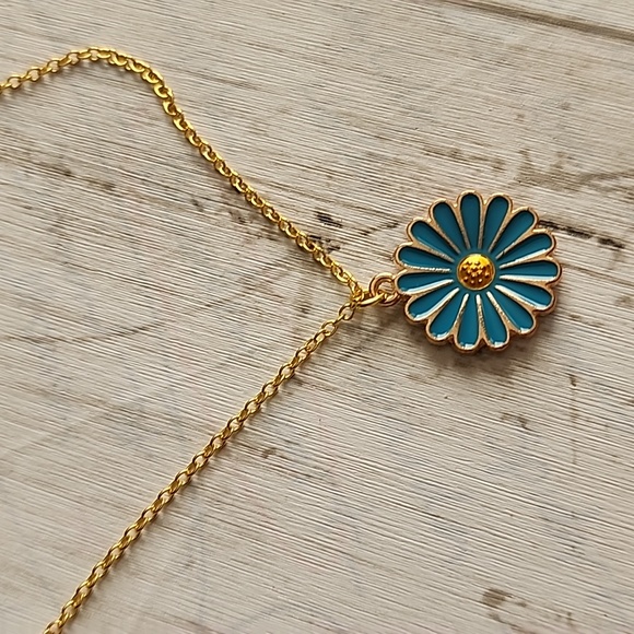Boho Gypsy Sisters Jewelry - 🔵HIPPIE FLOWER 925S 18 inch gold Plated chain Flower necklace